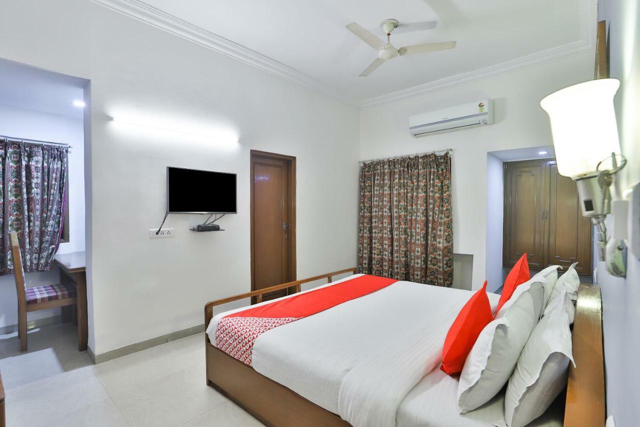 Hotel Chicago Ahmedabad Exterior photo