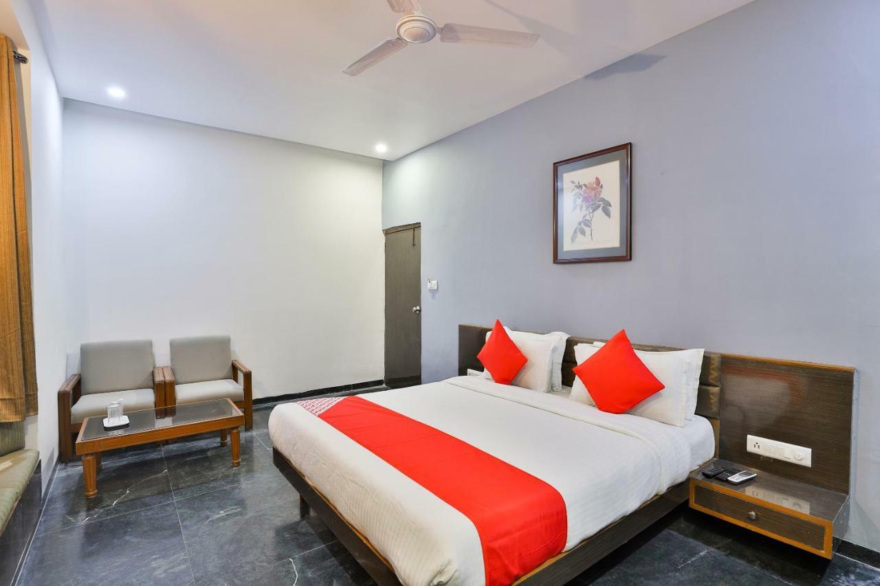 Hotel Chicago Ahmedabad Exterior photo