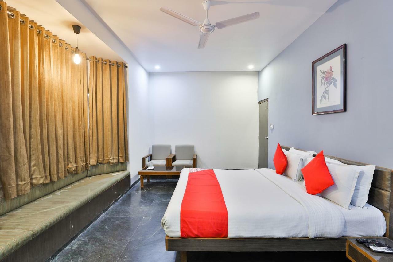 Hotel Chicago Ahmedabad Exterior photo