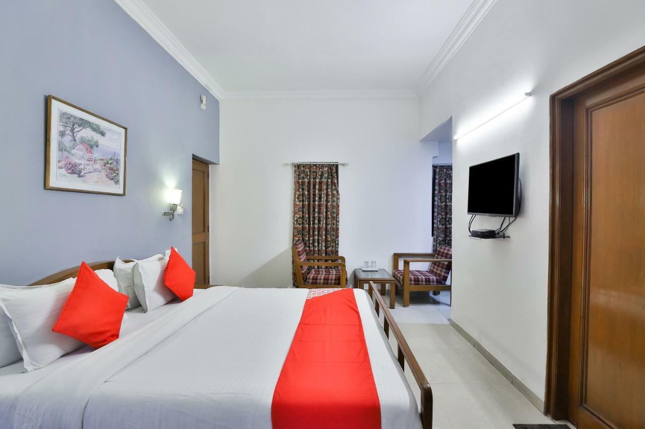 Hotel Chicago Ahmedabad Exterior photo