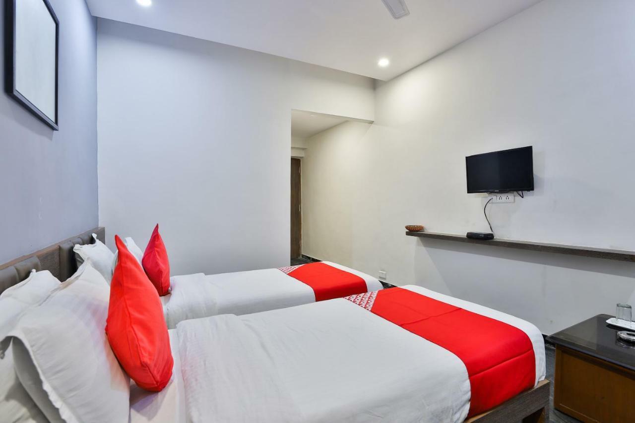 Hotel Chicago Ahmedabad Exterior photo
